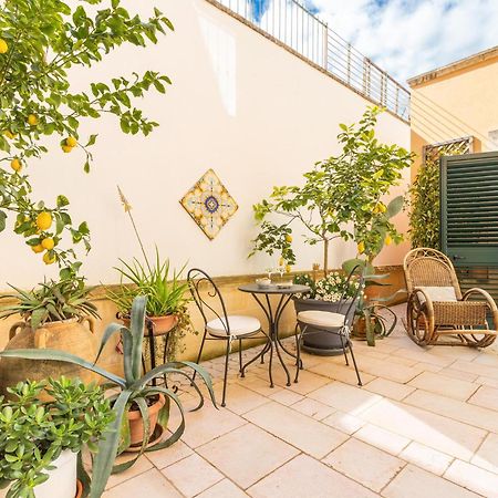 Dimora Le Tre Muse Guesthouse Lecce Eksteriør bilde