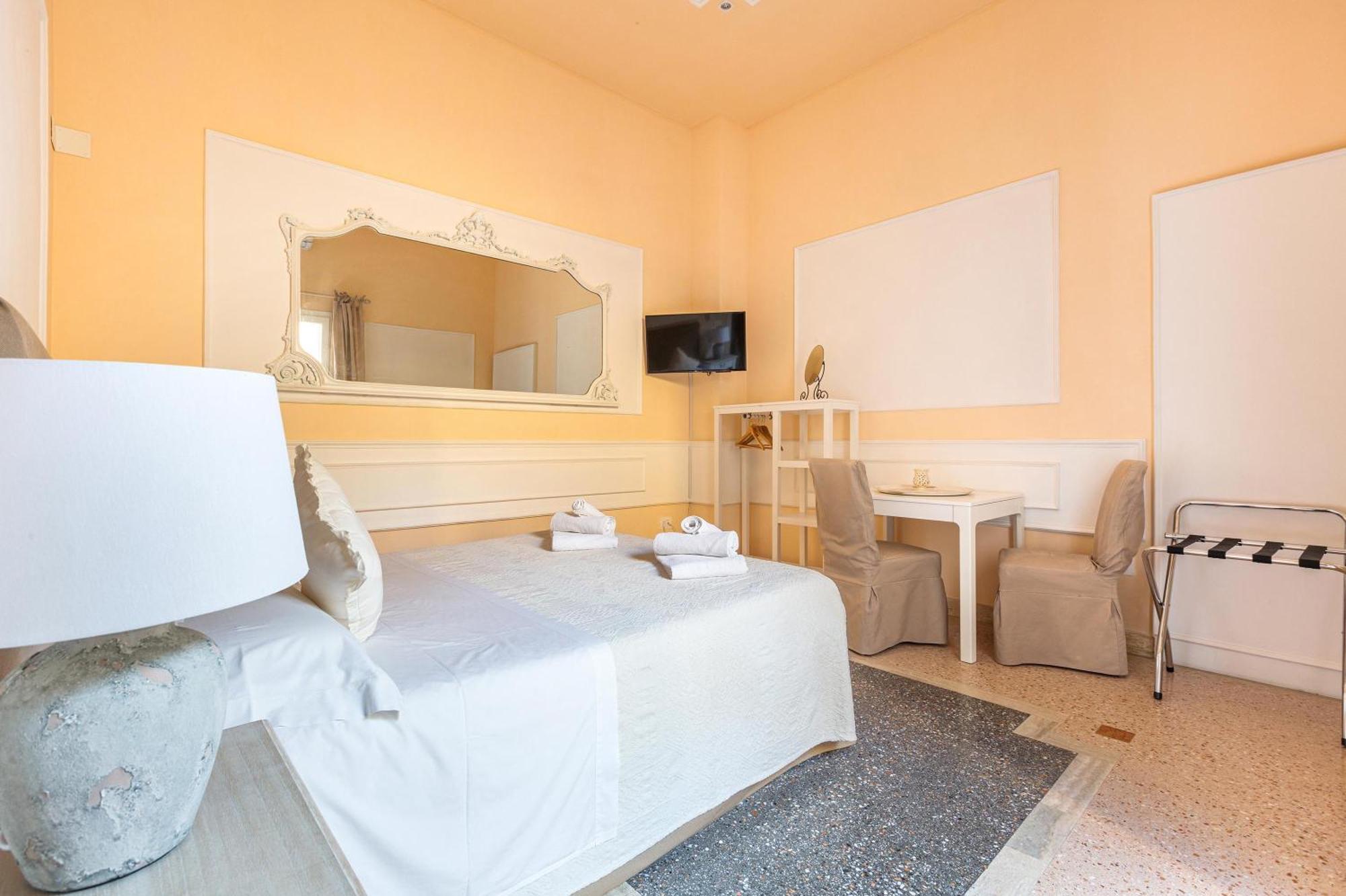 Dimora Le Tre Muse Guesthouse Lecce Eksteriør bilde