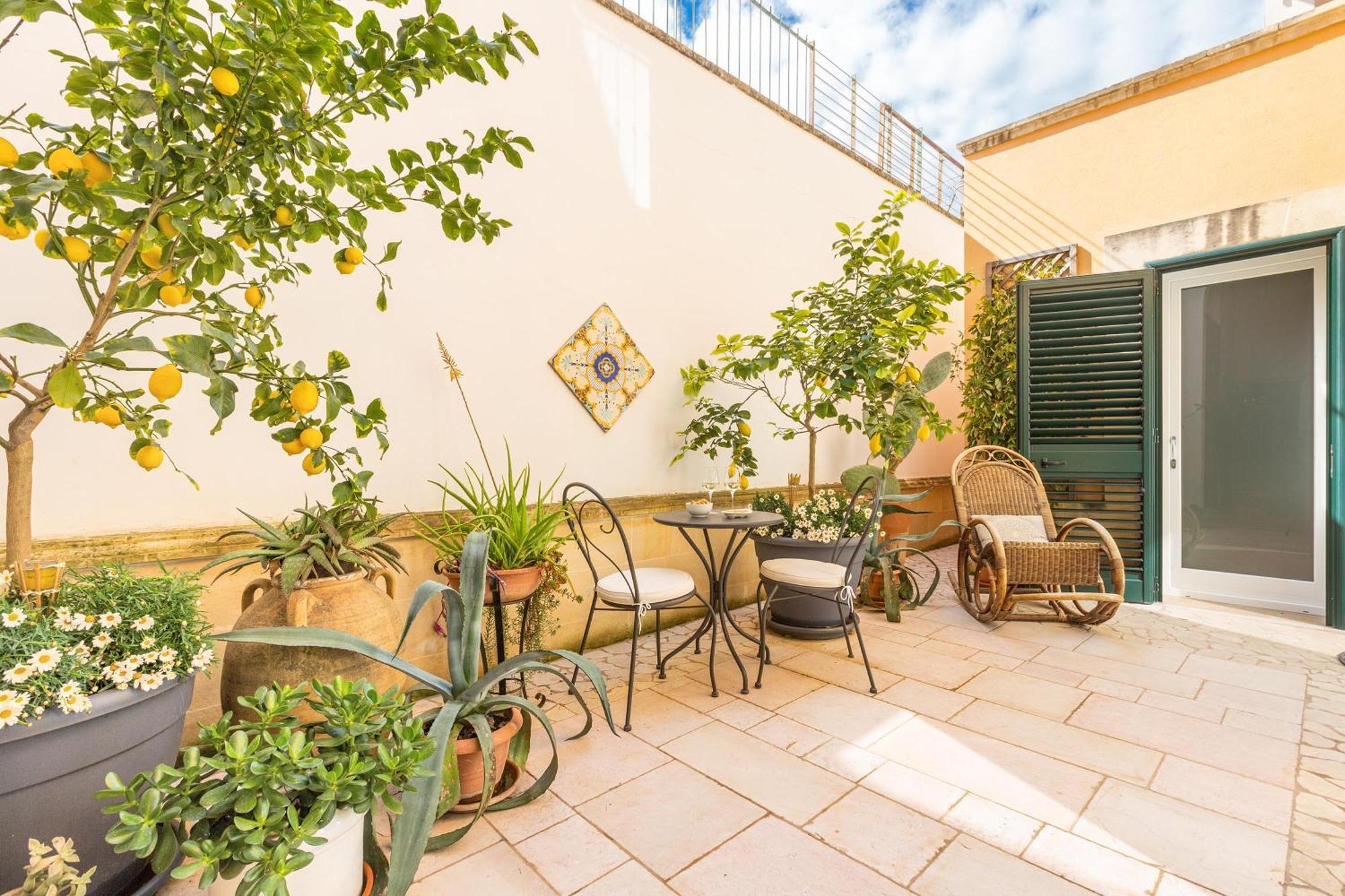 Dimora Le Tre Muse Guesthouse Lecce Eksteriør bilde