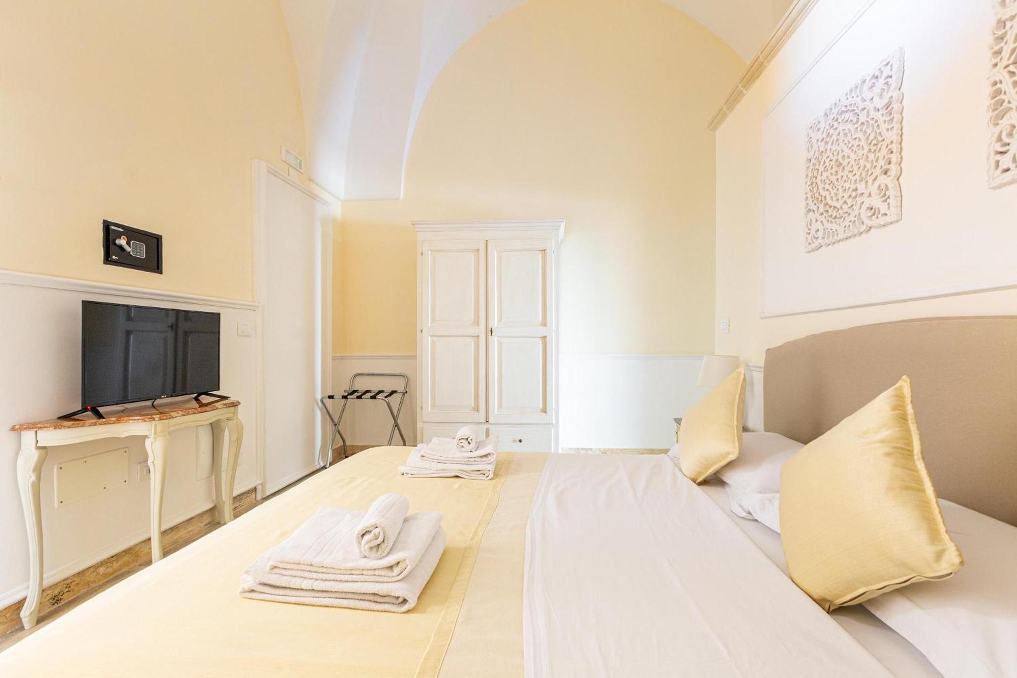 Dimora Le Tre Muse Guesthouse Lecce Eksteriør bilde